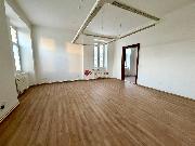 Pron�jem rekonstruovan�ch kancel��sk�ch prostor, 182 m? � Wlach�v d�m, t��da M�ru, Pardubice