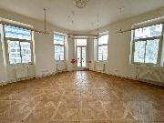 Pron�jem rekonstruovan�ch kancel��sk�ch prostor, 182 m? � Wlach�v d�m, t��da M�ru, Pardubice