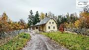 B�val� h�jenka ukryt� v lese � rodinn� d�m s naprost�m soukrom�m na pozemku 1839 m?, Plesn�