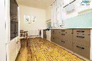 Elegantn� byt 2+1 po rekonstrukci s parkov�n�m v uzav�en� zahrad� � klidn� ��st Frant. L�zn�