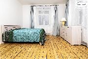 Elegantn� byt 2+1 po rekonstrukci s parkov�n�m v uzav�en� zahrad� � klidn� ��st Frant. L�zn�