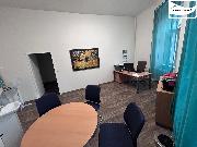 Pronjem kancele 22 m2 s vtahem, centrum Chebu