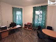 Pronjem kancele 22 m2 s vtahem, centrum Chebu
