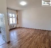 Pron�jem kancel��e -  centrum Chebu