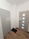 Byt po rekonstrukci 1+1, 33m2, gar�ov� st�n�, sklep, Milovice, ul. Vi��ov�