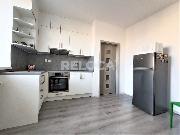 Byt po rekonstrukci 1+1, 33m2, gar�ov� st�n�, sklep, Milovice, ul. Vi��ov�