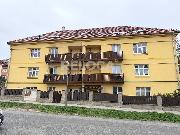 Prodej bytu 3+kk, 57m? se zahradou 85 m? a v�hledem do lesoparku, sklepem a parkovac�m st�n�m