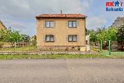 Prodej rodinnho domu 5+1 v obci Semice, pozemek 886 m2