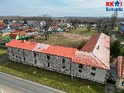 Prodej rodinnho domu s pozemky o celkov vme 4945 m2 v obci Chr᚝any u eskho Brodu.