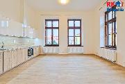 Pronjem nov zrekonstruovanho bytu 1+kk o vme 39,89 m2 v eskm Brod na nmst.