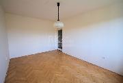 1+1, 35 m2 se sklepem, ve 3.p. panelov�ho domu bez v�tahu, ul. Nad Vodovodem, Praha 10 - Stra�nice