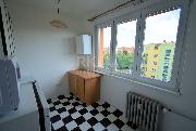 1+1, 35 m2 se sklepem, ve 3.p. panelov�ho domu bez v�tahu, ul. Nad Vodovodem, Praha 10 - Stra�nice