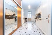 Nab�dka pron�jmu nov� zrekonstruovan�ho bytu 2+kk 5 min. od stanice metra And�l/Na Kn�ec�.