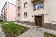 Prodej bytu 2+1, 53 m2 s balkonem a sklepem, ve 3.np. domu s vtahem, P 3 - ikov, ul. Pod Lipami
