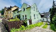 Prodej udr�ovan�ho rodinn�ho domu 3+1 s gar�� a terasou � ul. L�ze�sk�, L�zn� Kyn�vart
