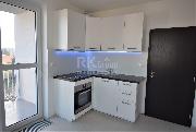 Pron�jem ateli�ru 1+kk, 31 m2, s balkonem 3 m2 a sklepem 4 m2 v novostavb�, P-10, ul. Horolezeck�