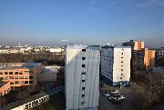 Pron�jem ateli�ru 1+kk, 31 m2, s balkonem 3 m2 a sklepem 4 m2 v novostavb�, P-10, ul. Horolezeck�