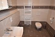 Pron�jem ateli�ru 1+kk, 31 m2, s balkonem 3 m2 a sklepem 4 m2 v novostavb�, P-10, ul. Horolezeck�