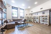 Pron�jem atraktivn�ho obchodn�ho prostoru s v�lohami u pra�sk� n�plavky, Ra��novo n�b�e�� - Praha 2.