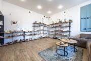Pron�jem atraktivn�ho obchodn�ho prostoru s v�lohami u pra�sk� n�plavky, Ra��novo n�b�e�� - Praha 2.