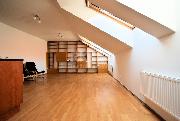 Pron�jem atypick�ho bytu 4+kk, 111 m2 s terasou 40 m2 a sklepem, Praha 10 - Vr�ovice, ul. Slovinsk�