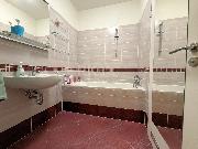 Pron�jem bytu 1+kk, 40 m2 s balkonem a parkovac�m st�n�m, Praha 10 - Horn� M�cholupy, ul. Modensk�