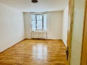 Pron�jem bytu, 2+1, po rekonstrukci, 68m2, 1. patro, Hlavn� t��da � Mari�nsk� L�zn�