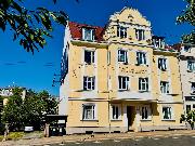 Pron�jem bytu, 2+1,60m2,2x sklep, po rekonstrukci, parkov�n� u domu, 1.NP, Hlavn� t��da -Mar. L�zn�.