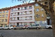 Pron�jem bytu 2+kk, 63 m2 s komorou, sklepem a v�hledem do zahrady, Praha 5 - Sm�chov,ul.Ostrovsk�ho