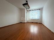 Pron�jem bytu 3+kk, 61 m2 s komorou a venkovn�m parkovac�m st�n�m, Rudn�, Ho�elick� n�m.1174/4