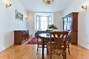 Pron�jem bytu 3+kk se dv�ma balk�ny v kr�sn�m dom� u Riegrov�ch sad�.