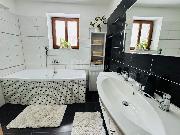 Pron�jem rodinn�ho domu 4+1 s terasou, zimn� zahradou a pozemky 1 000 m? � Kr�sn�, T�i Sekery