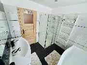 Pron�jem rodinn�ho domu 4+1 s terasou, zimn� zahradou a pozemky 1 000 m? � Kr�sn�, T�i Sekery