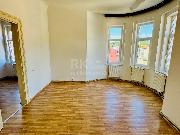 Pron�jem sv�tl�ho bytu 2+1 s komorou,  61m2, 3. patro ul. Rusk� - Mari�nsk� L�zn�