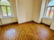 Pron�jem sv�tl�ho bytu 2+1 s komorou,  61m2, 3. patro ul. Rusk� - Mari�nsk� L�zn�