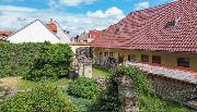 Rozmanit� nemovitost vhodn� k dobudov�n� v centru Bechyn�.