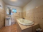 Dvougenera�n� rodinn� d�m na pozemku 2 298 m2, Orlov u P��brami.