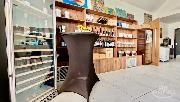 Nab�z�m k prodeji gastro provozuj�c� Fresh Bistro v nov� budov� Sokolovny v Praze 6 � Lysolaj�ch.
