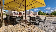 Nab�z�m k prodeji gastro provozuj�c� Fresh Bistro v nov� budov� Sokolovny v Praze 6 � Lysolaj�ch.