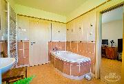 Prodej rodinnho domu 4+kk na pozemku 868 m2, obec kvorec, Praha-vchod