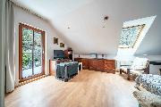 Rodinn� d�m o dispozice 5+kk, na pozemku 1.026 v ulici Ke Skalk�m, Z�b�hlice, Praha.