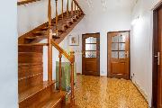 Prodej kr�sn�ho a velk�ho  domu 4+1 se zahradou a gar�� v Hradci Kr�lov�