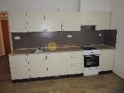 Pron�jem bytu 1+1 po kompletn� rekonstrukci, parkovac� m�sto v cen�, centrum