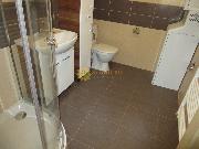Pron�jem bytu 1+1 po kompletn� rekonstrukci, parkovac� m�sto v cen�, centrum