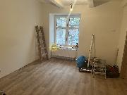 Pron�jem bytu 1+1 s parkovac�m m�stem, centrum HK