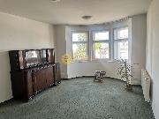 Pron�jem bytu 2+1 s balkonem, klidn� ��st HK