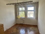 Pron�jem bytu 2+1 s balkonem, klidn� ��st HK