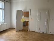 Pron�jem bytu 3+kk v centru HK, gar�