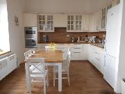 Pron�jem kr�sn�ho velk�ho bytu 4+KK /160m2/ v RD v Mal�ovic�ch v Hradci Kr�lov�