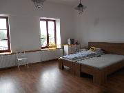 Pron�jem kr�sn�ho velk�ho bytu 4+KK /160m2/ v RD v Mal�ovic�ch v Hradci Kr�lov�